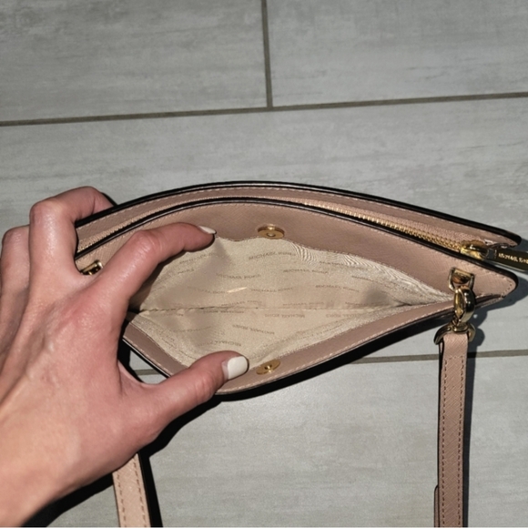 Michael Kors Crossbody Light Pink/Beige Bag with Zipper Closure and Gold Finish - Picture 8 of 8